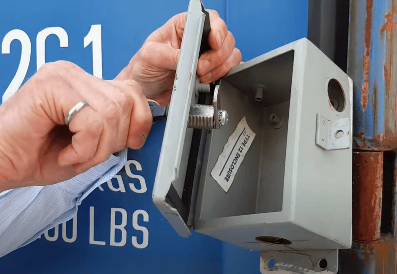 مشکلات قفل‌های زیمنسی و داشبوردی در تابلو برق