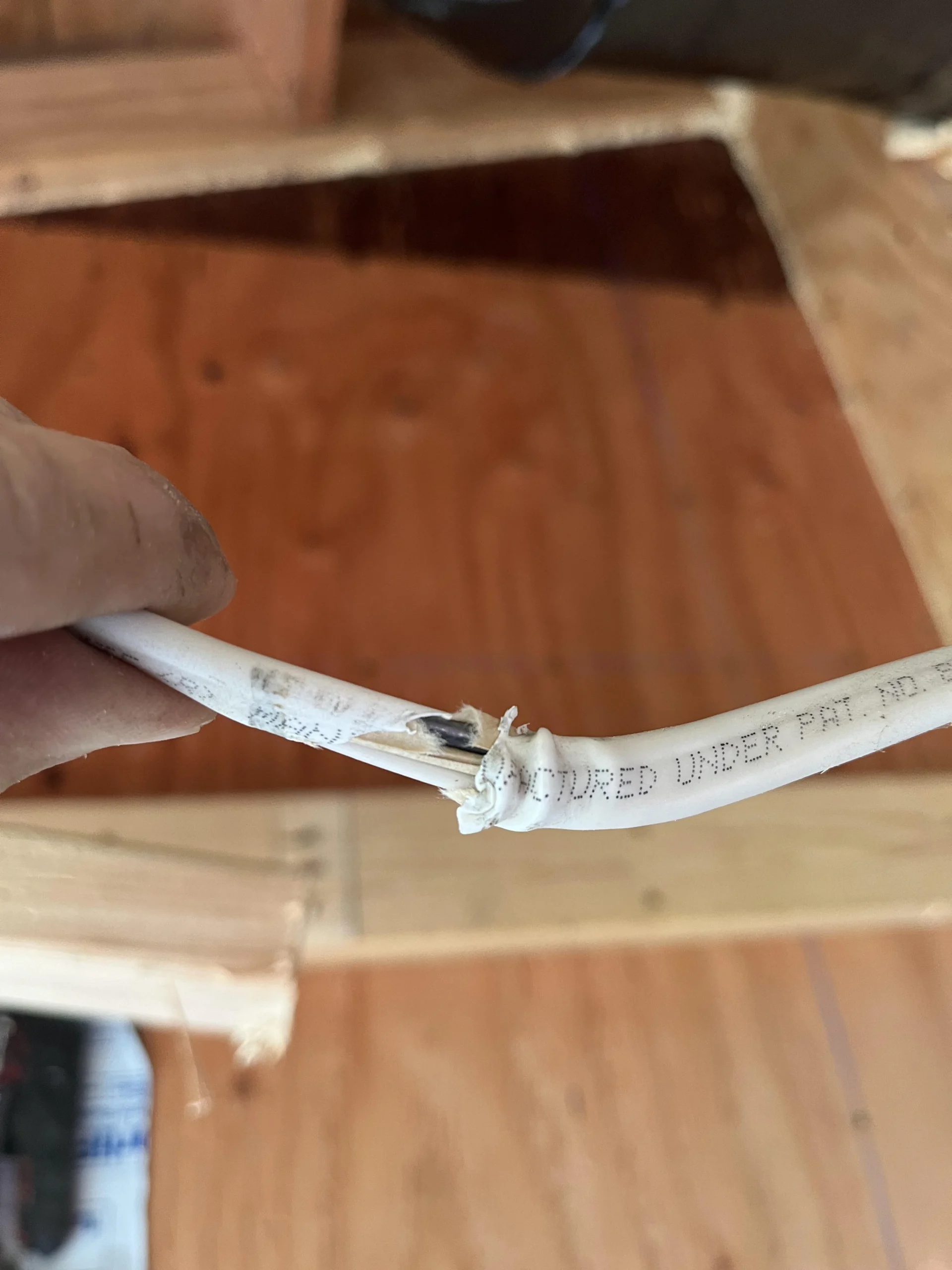 خم کردن اشتباه سیم و کابل نایلون | اشتباهات رایج در استفاده از سیم و کابل نایلون