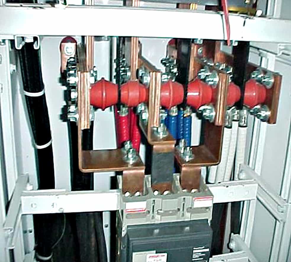 آسیب آلودگی صنعتی به مقره پارس ایران برای مناطق صنعتی و کاهش عملکرد خط توزیع